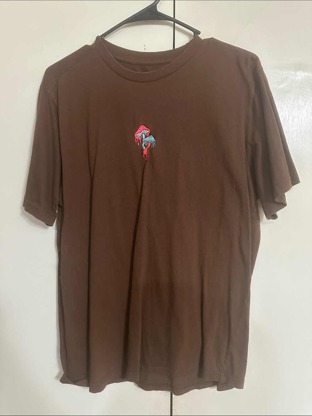 Men's Brown Short-Sleeve Crewneck T-Shirt with Small Graphic